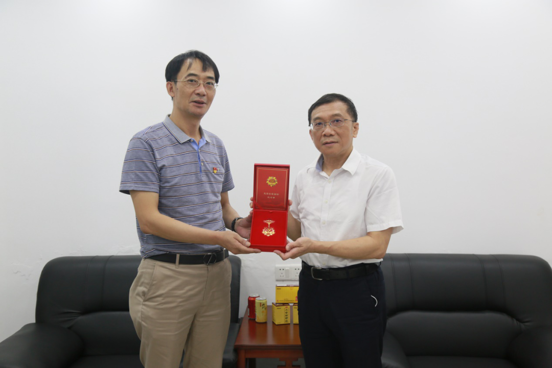 共忆党史话初心，，，，，矢志不渝跟党走 ——白云山js33333金沙线路检测公司“七一”前夕慰问离休干部刘玉珍同志