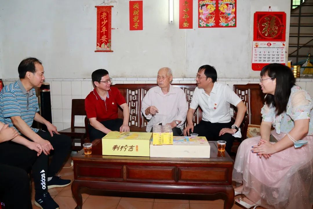 强国再起有我 传承劳模精神——白云山js33333金沙线路检测公司向导“五一”前夕走访慰问劳动模范和下层一线员工