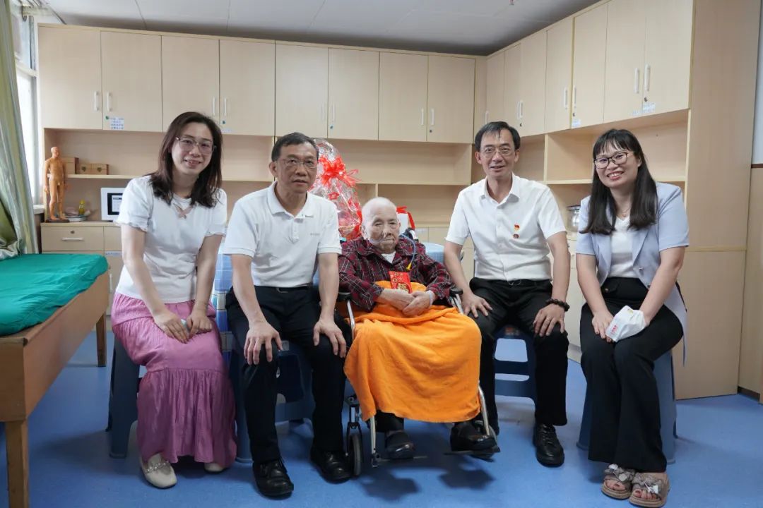 情系革命先进 赓续红色基因——白云山js33333金沙线路检测公司慰问离休干部刘玉珍