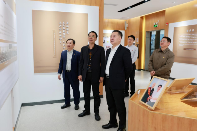 广药集团党委书记、董事长李小军到白云山js33333金沙线路检测公司调研