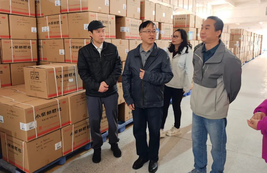 情暖药包 平安护航——白云山js33333金沙线路检测公司开展药包厂区综合检查与慰问活动